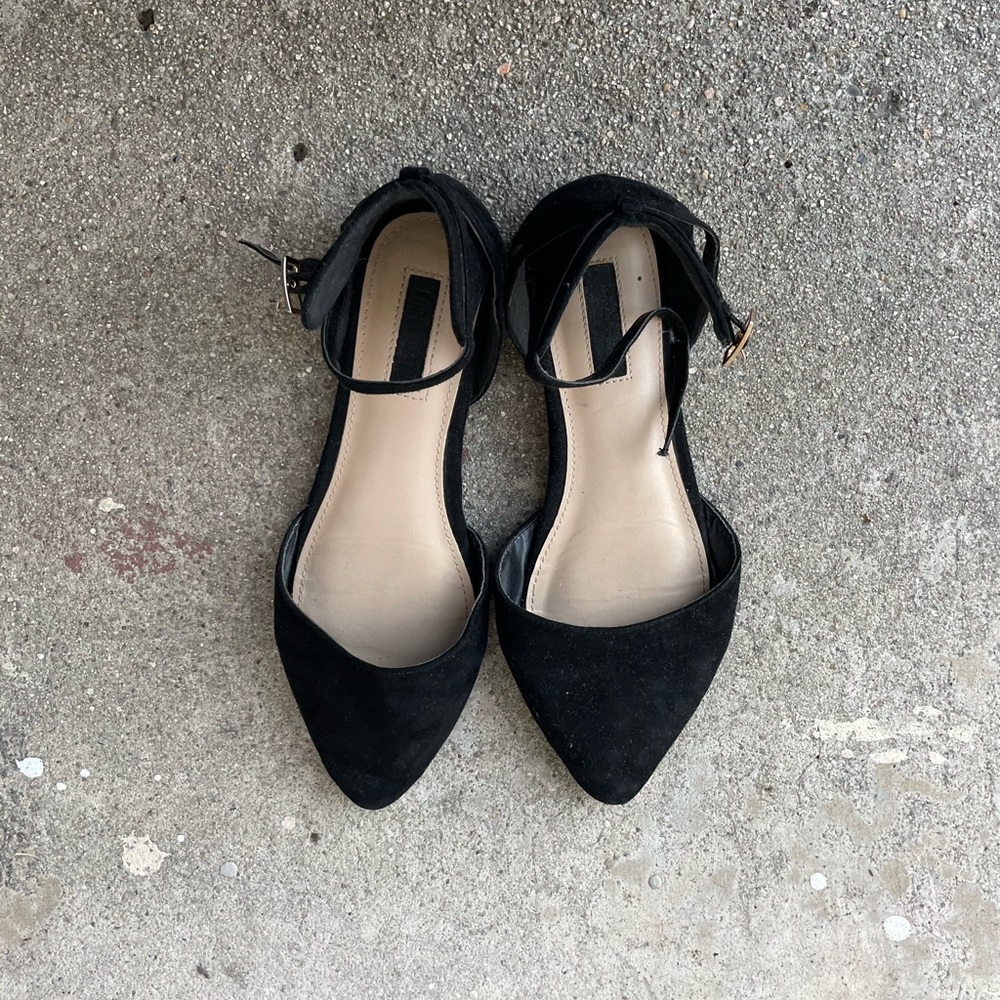 Forever 21 Shoes Flats Women's Black Velvet Flats Size 6 Faux Suede Ankle Strap